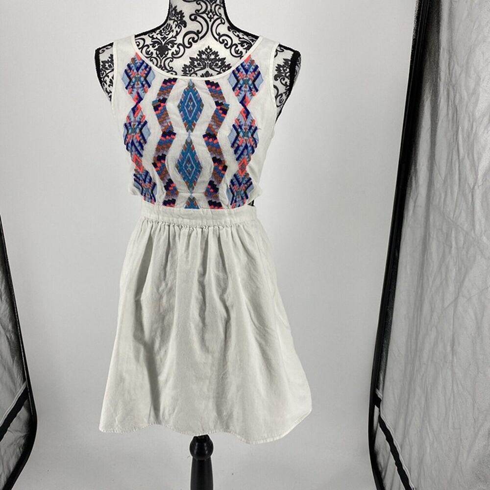 American Eagle Outfitters White Cutout Side Embroidered A-line Dress. Sz 4
